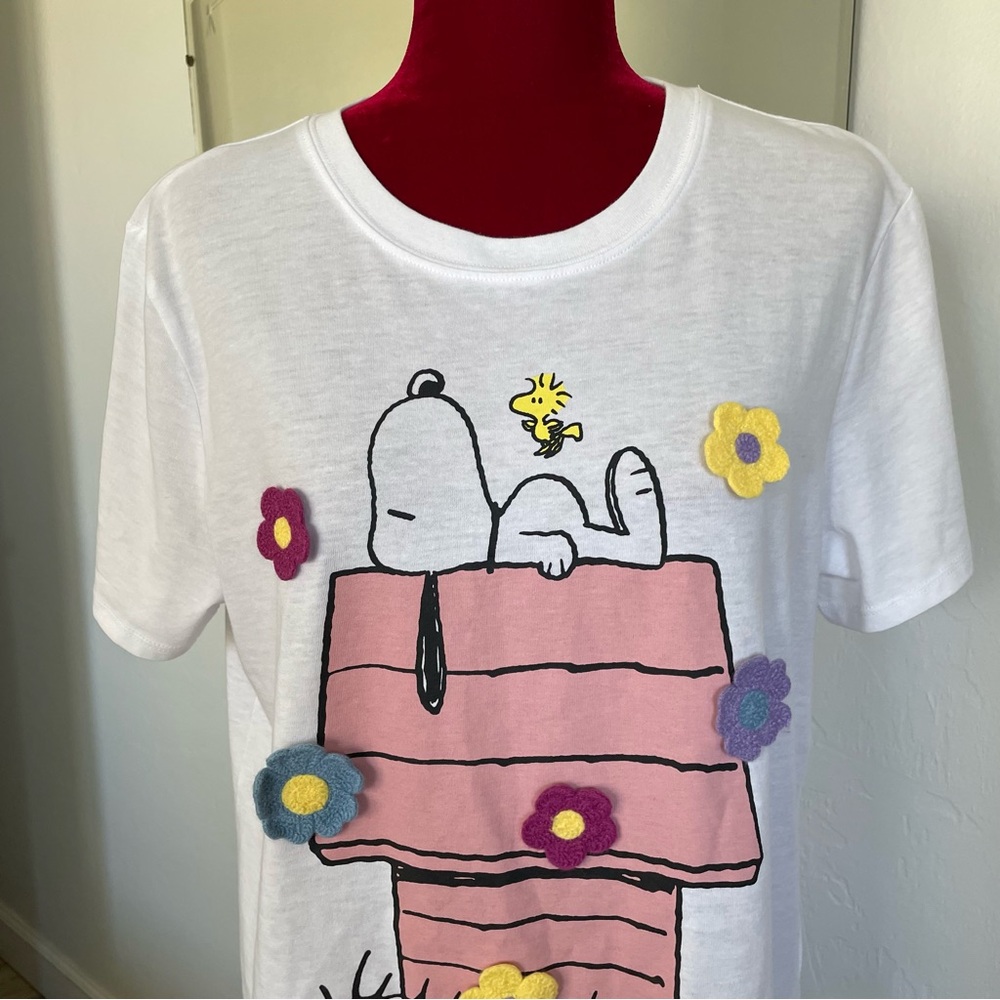 Peanuts White Tee with Pink Doghouse and Multicolor Flowers - Picture 2 of 10